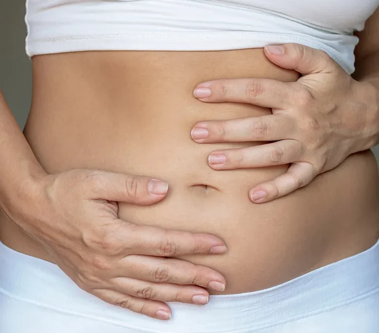 Alhasi puffadás nőknél – mikor ártalmatlan, és mikor jelez komoly problémát?